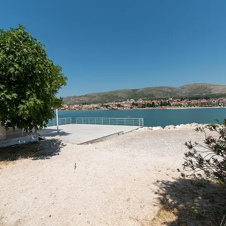 Hrabar Longo * Τρογκίρ