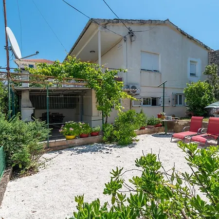 Διαμέρισμα Hrabar Longo *